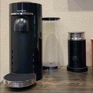 *BUNDLE* Nespresso VertuoPlus Deluxe w/ Aeroccino